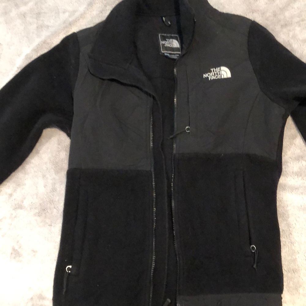North face fleece jacket (women’s xs)